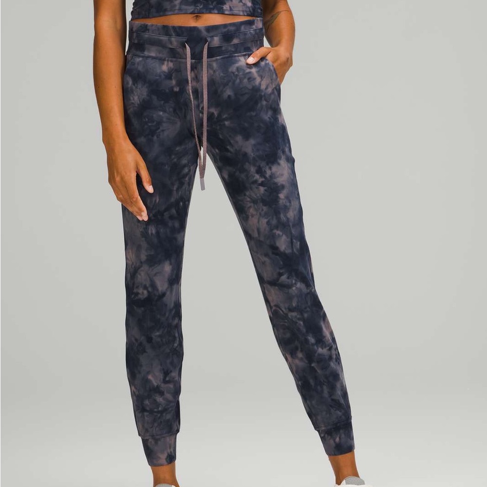 Lululemon Ready to Rulu Jogger 29"
Diamond Dye Lunar Rock True Navy